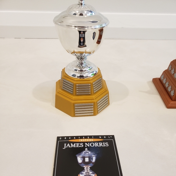 McDonald's James Norris and Conn Smythe Trophies 2003, NHL trophies - Picture 2 of 6